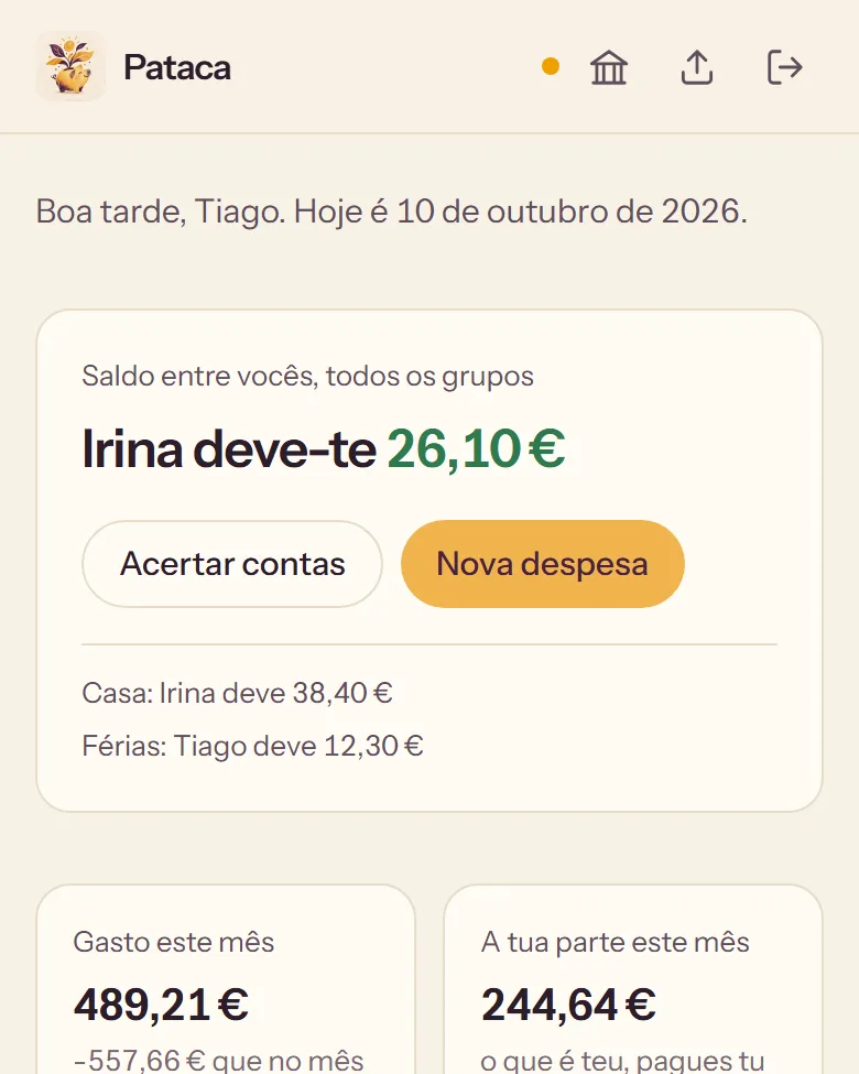 Pataca on a phone, with made-up numbers: the balance between the two of us and this month’s spending.