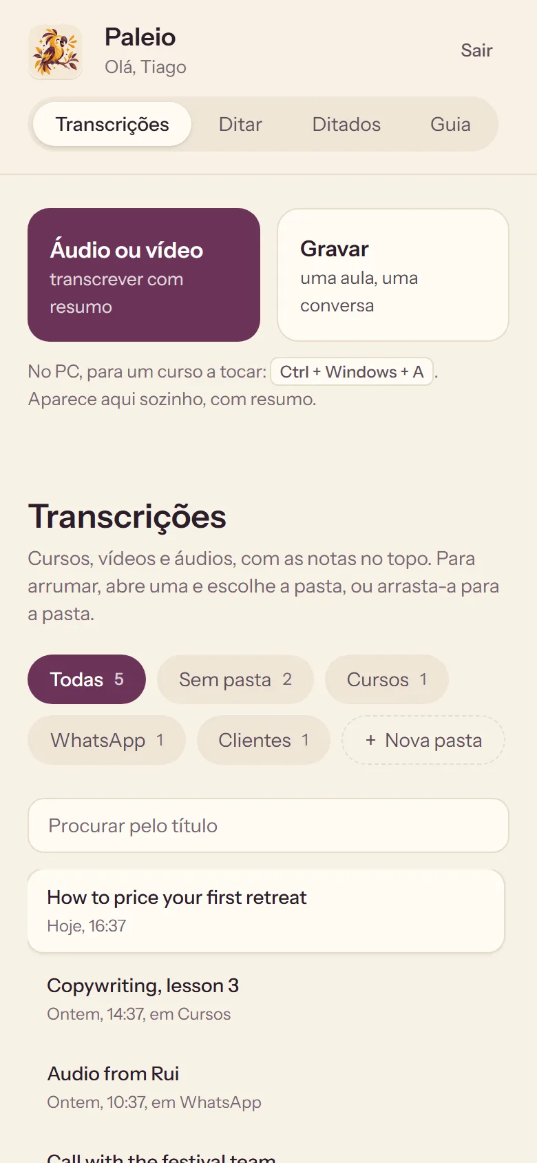 Paleio on a phone: the transcripts from the computer, with folders for courses, WhatsApp and clients.