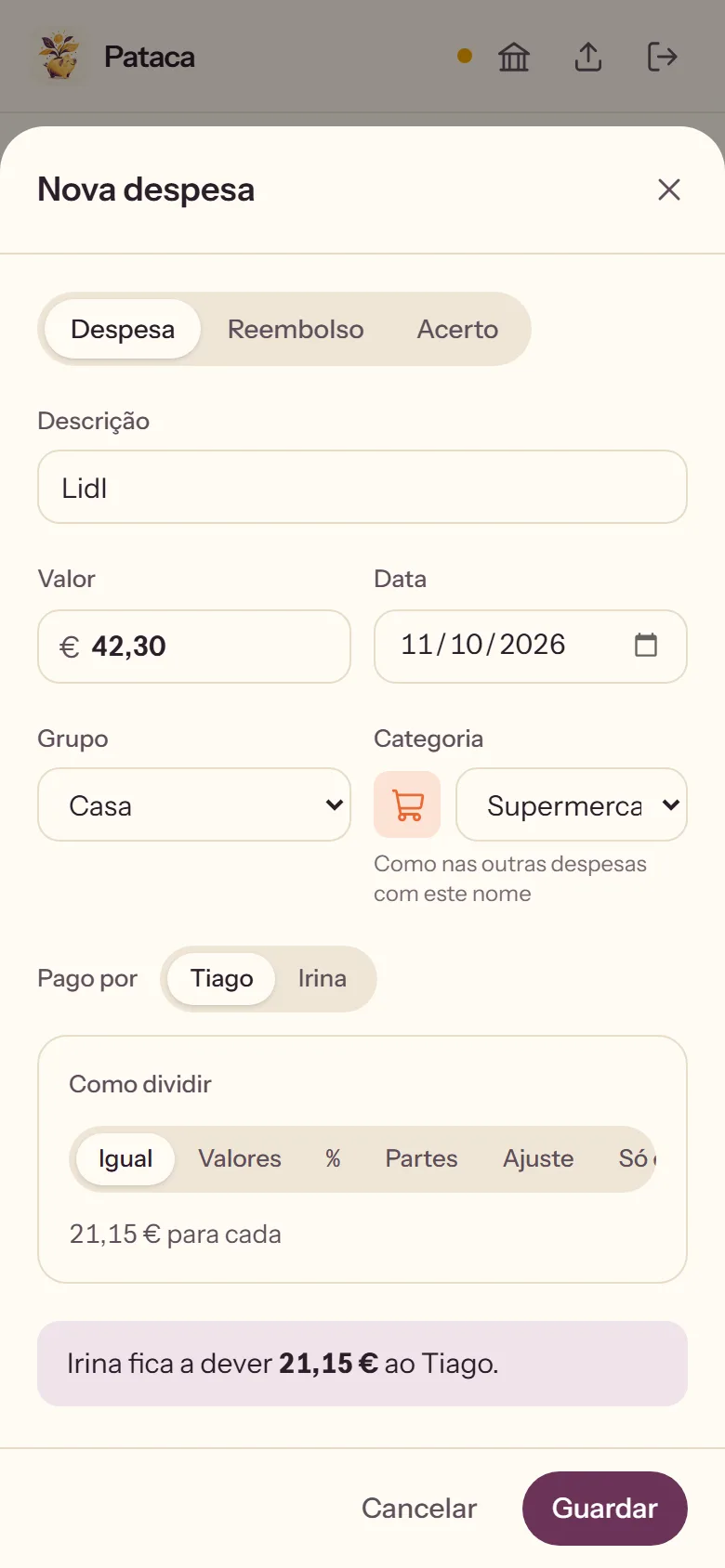Pataca: a new expense being split, with the category filled in from the description.
